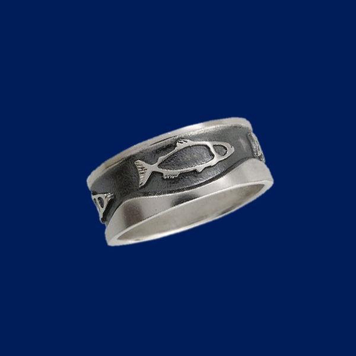 De zalm. Zilveren ring 23.5mm