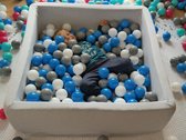 Ballenbak vierkant - grijs - 90x90x30 cm - met 300 wit, blauw en grijze ballen