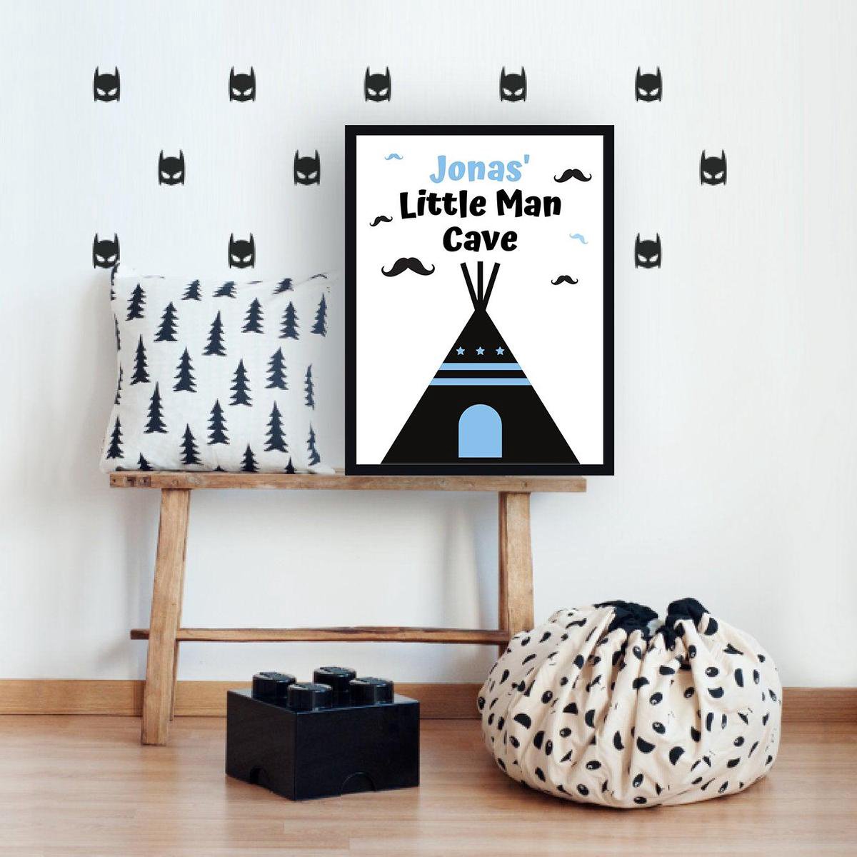 Gepersonaliseerde poster babykamer of kinderkamer, poster met naam van kind, gepersonaliseerd kraamcadeau. Inclusief fotolijst ! 21x30 cm (A4). Little Man Cave