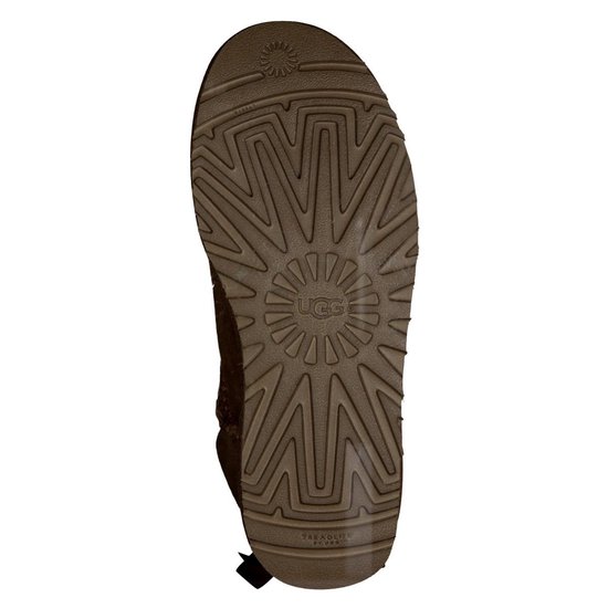 Onderkant van een cognackleurige UGG-laars met profiel en UGG-logo.