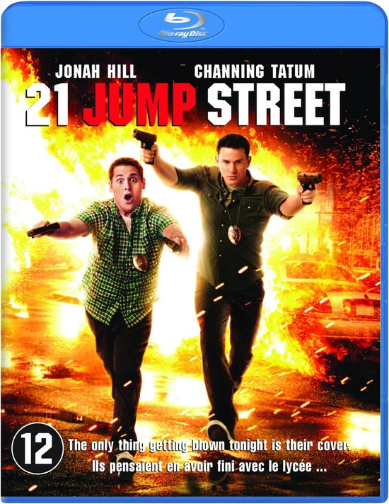 Pochette Blu-ray de 21 Jump Street montrant Jonah Hill et Channing Tatum courant avec des pistolets devant un mur de feu.
