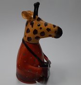 Fairtrade beeld giraffe gemaakt van verfblikken