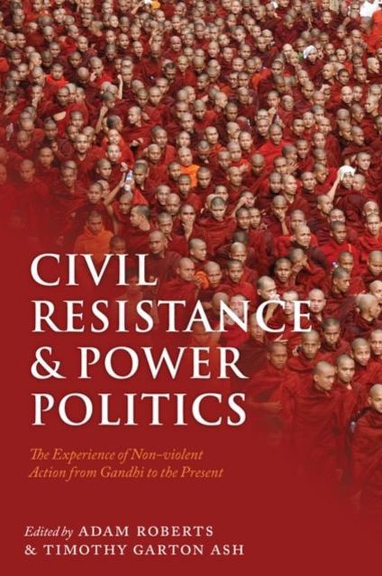 Livre "Civil Resistance & Power Politics" avec une foule de moines en robe orange en arrière-plan.