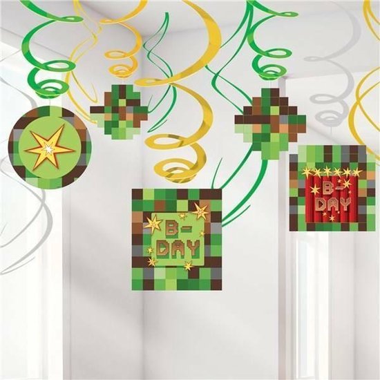 Pixeldessens slingers met 'B-DAY' tekst en TNT-explosie-prints in groen en bruintinten.
