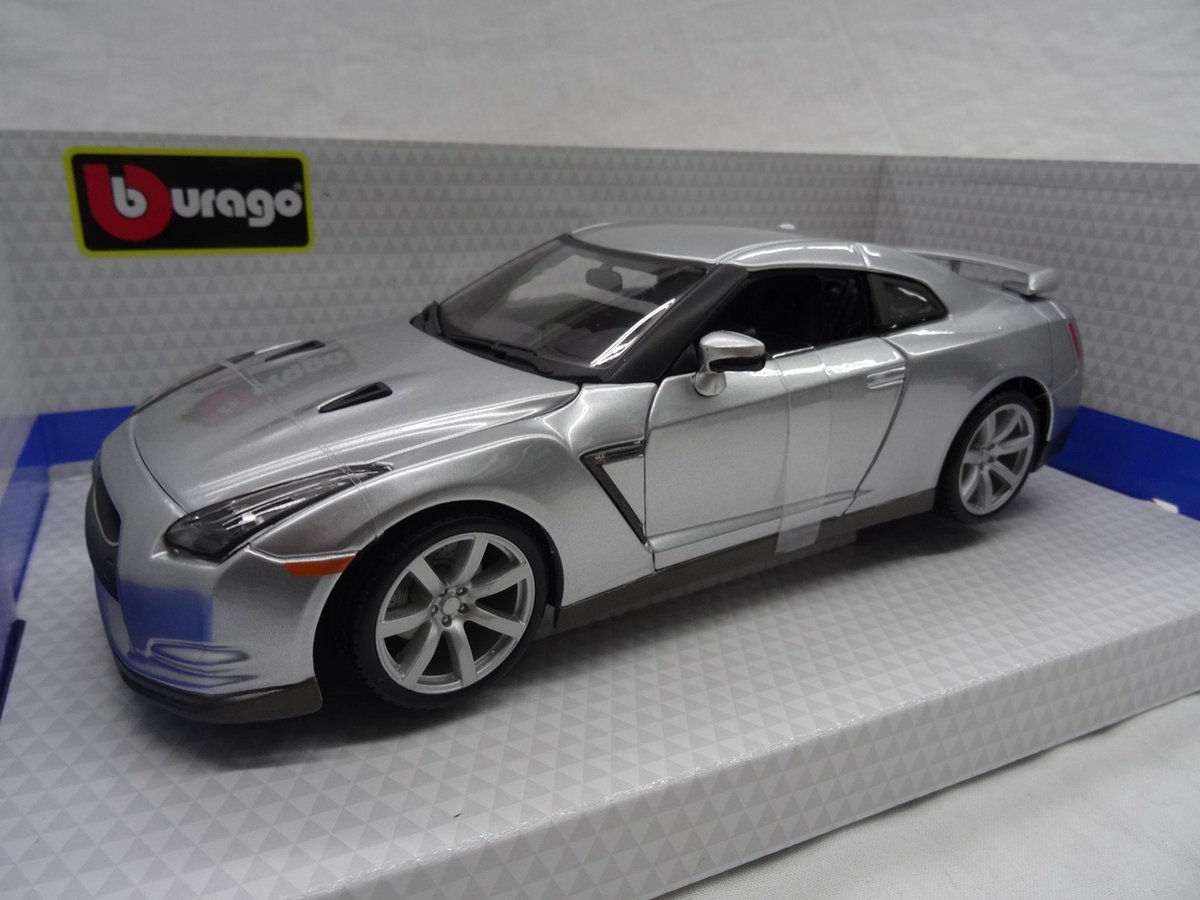 Véhicules miniatures Burago Nissan