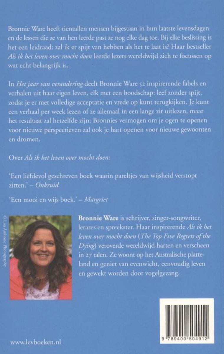 Achterkant van het boek "Het jaar van verandering" met tekst en een foto van Bronnie Ware.