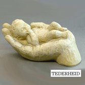 Parastone beeldje baby in hand - ivoor - tederheid - 4 cm hoog