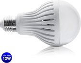LED-lamp E27 12W 230V gloeilamp Maclean Energy MCE 176 CW koudwitte microgolfbewegings- en schemeringssensor