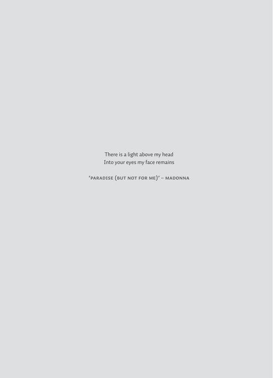Grijze pagina met Engelstalige tekst 'There is a light above my head...'.