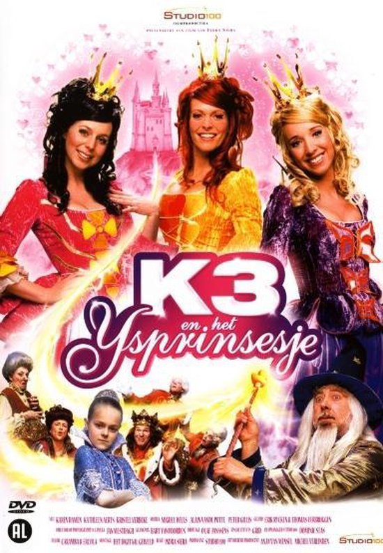 Couverture du DVD K3 en het IJsprinsesje avec trois femmes en robes de princesse, une jeune fille en costume bleu et un sorcier.