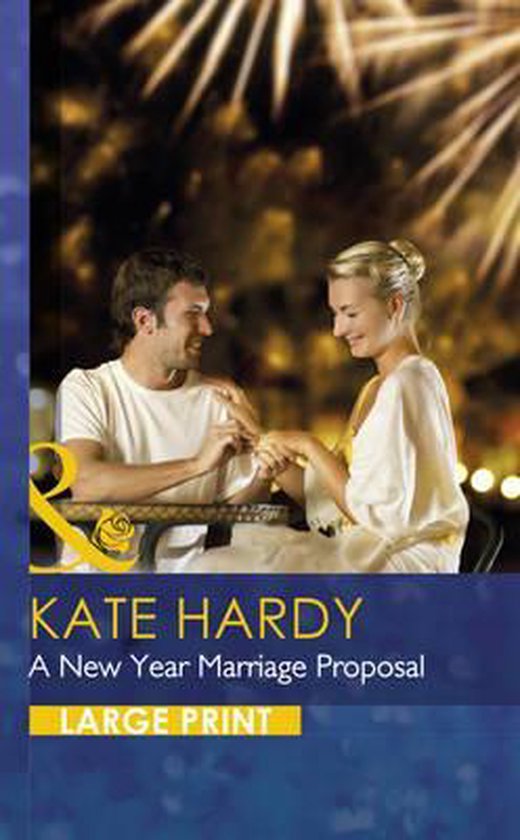 Een man doet een huwelijksaanzoek aan een vrouw, met vuurwerk op de achtergrond. Titel: A New Year Marriage Proposal. Grote letteruitgave.