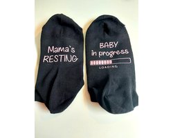 Bedrukte sokken voor de aanstaande mama
