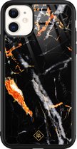 Casimoda® hoesje - Geschikt voor iPhone 11 - Marmer Zwart Oranje - Luxe Hard Case Zwart - Backcover telefoonhoesje - Zwart