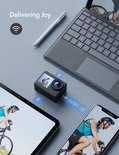 Een actiecamera die verbinding maakt via WiFi met een telefoon, tablet en laptop.