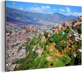 Wanddecoratie Metaal - Aluminium Schilderij Industrieel - Uitzicht over Medellín en haar bergen in Colombia - 150x100 cm - Dibond - Foto op aluminium - Industriële muurdecoratie - Voor de woonkamer/slaapkamer