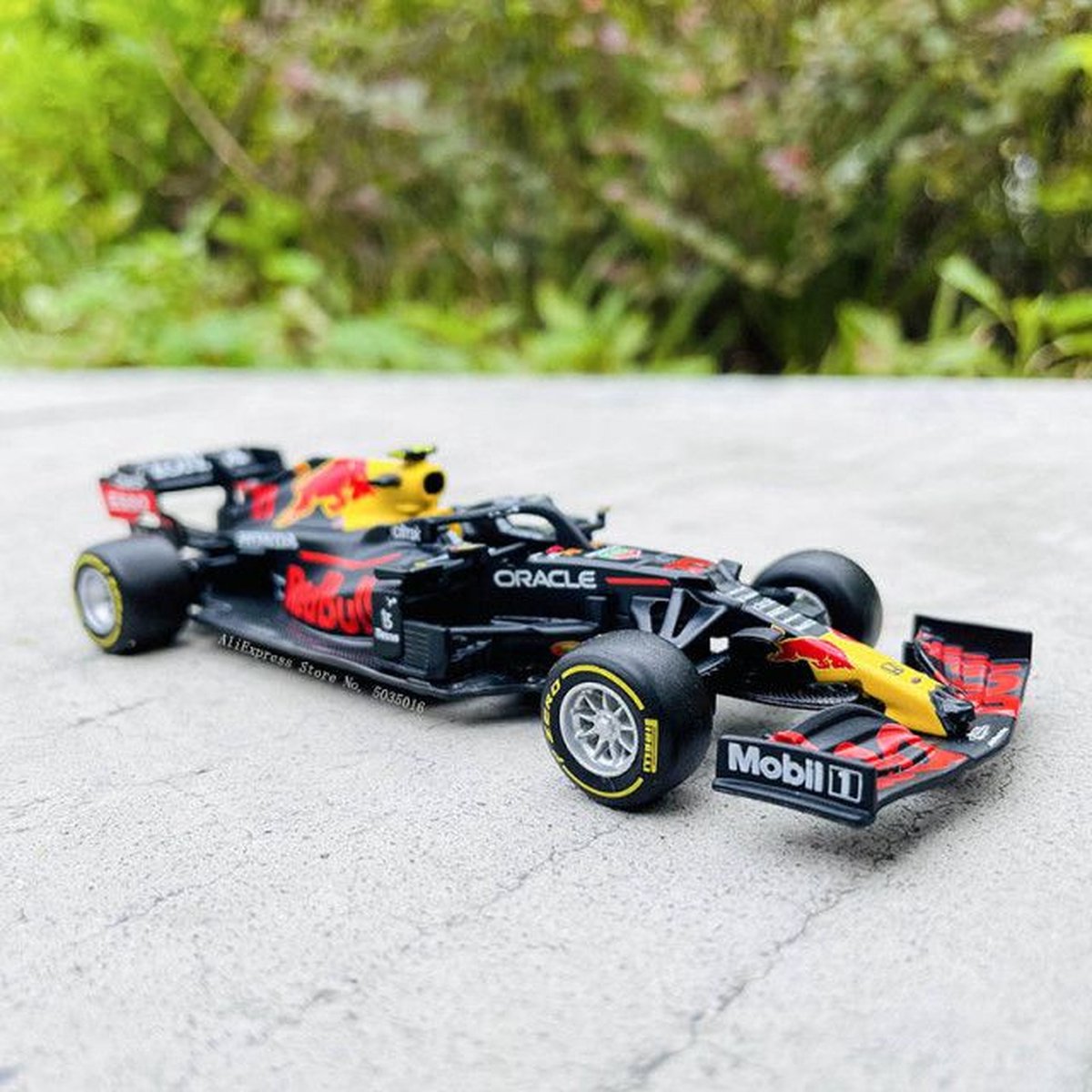 Red Bull Racing F1 Car Schaal 1:43 | Max Verstappen | Laveqta