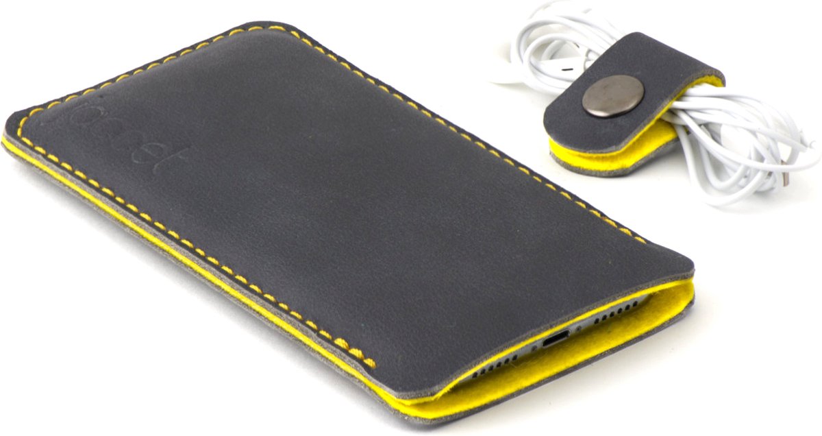 JACCET lederen iPhone 14 Pro case - antraciet/zwart leer met geel wolvilt - Handmade in Nederland