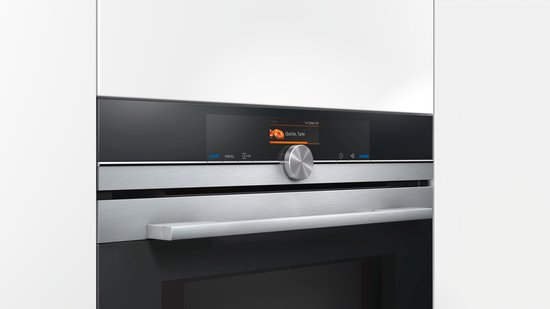 De close-up van het digitale display van de oven met een afbeelding van quiche, de draaiknop en knoppen.