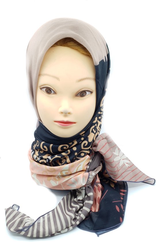 Mooie gebloemde Hoofddoek, vierkante hijab, sjaal, scarf.