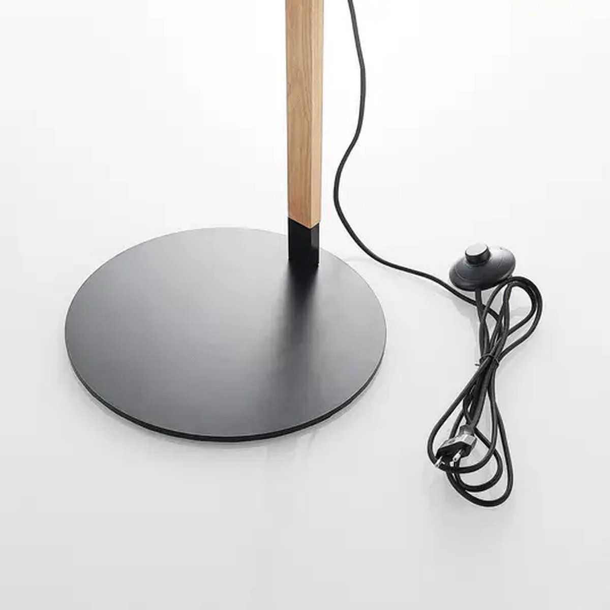 Lindby - vloerlamp - 1licht - metaal, hout - H: 128 cm - E27 - zwart, licht hout