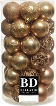 37x stuks kunststof kerstballen camel bruin 6 cm inclusief kerstbalhaakjes - Kerstversiering - onbreekbare kerstballen