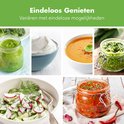Collage van verschillende gerechten: groene smoothie, yoghurt, soep, pesto, salade en salsa.