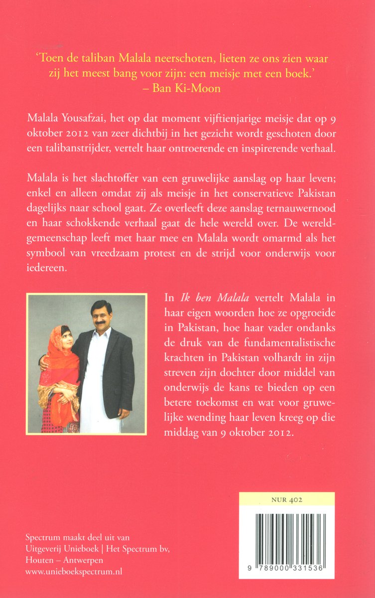Malala Yousafzai en haar vader. Malala draagt een rode hoofddoek en een bruine jurk. Haar vader draagt een wit overhemd en een blauw pak.