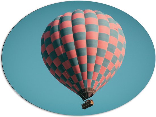 WallClassics - Dibond Ovaal - Blauw met Roze Geblokte Luchtballon - 96x72 cm Foto op Ovaal (Met Ophangsysteem)