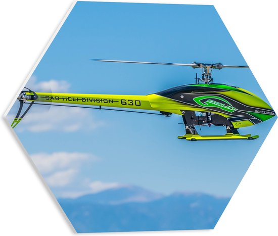 WallClassics - PVC Schuimplaat Hexagon  - Geel Groene Helikopter bij Wolken - 40x34.8 cm Foto op Hexagon (Met Ophangsysteem)