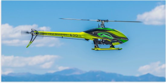WallClassics - Poster (Mat) - Geel Groene Helikopter bij Wolken - 100x50 cm Foto op Posterpapier met een Matte look