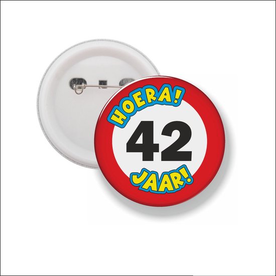 Button Met Magneet 58 MM - Hoera 28 Jaar - NIET VOOR KLEDING