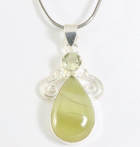 Zilveren hanger met olijf opaal en groene amethist aan snake ketting