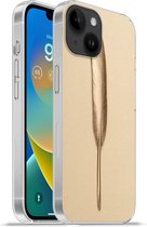 Geschikt voorApple Iphone 14 - Softcase hoesje - Goud geverfde veer op een gouden achtergrond - Siliconen Telefoonhoesje