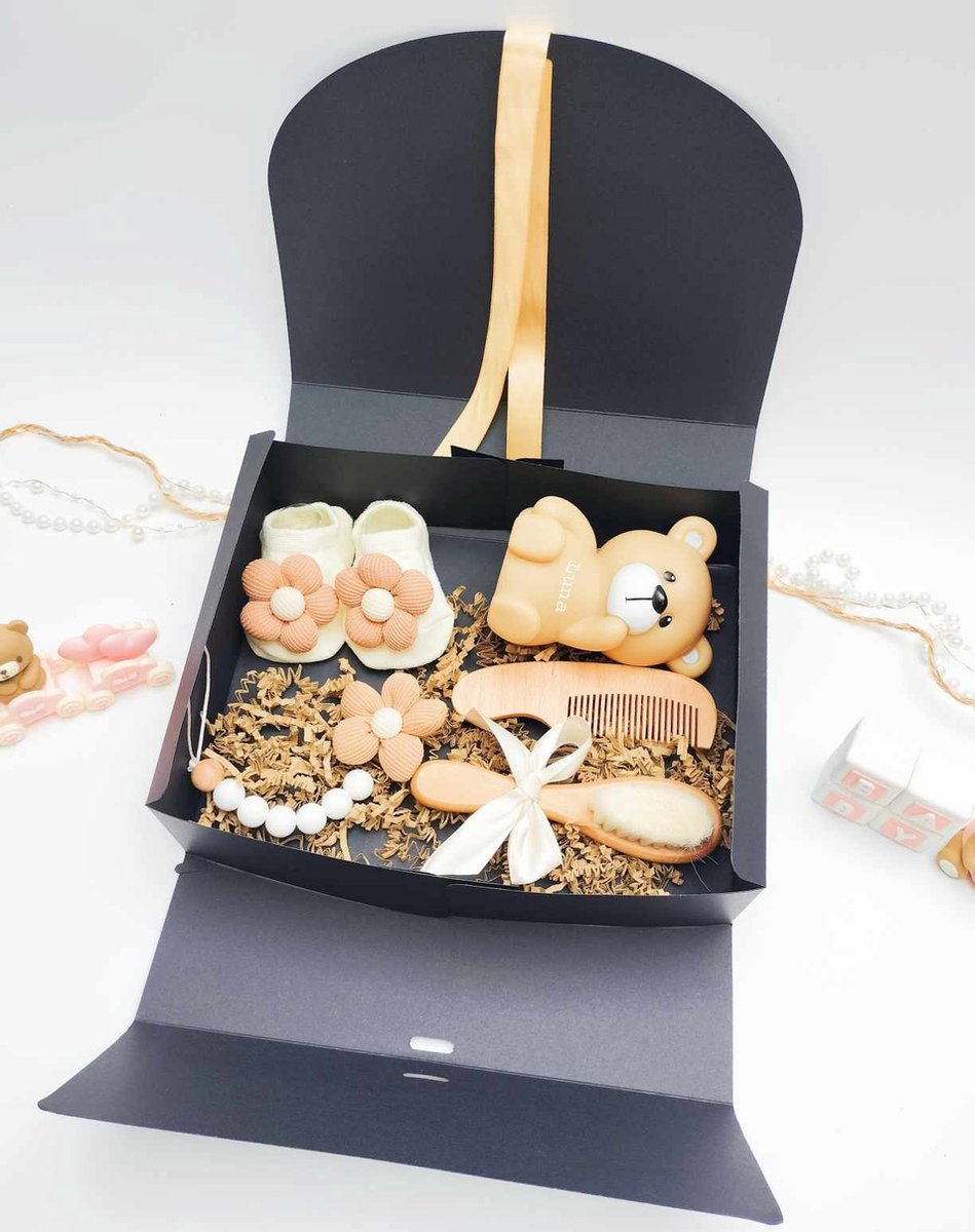 Goedkoopste Kraamcadeau 6 stuks - Hawsaz.nl cadeau - Geboortecadeau - Gepersonaliseerd - Beren lampje - Speenkoord - Babyversorging - Baby houten kam en borstel set - Babyshower - Geboortecadeau - Baby sokken - Cadeau met naam - Luxe baby cadeau