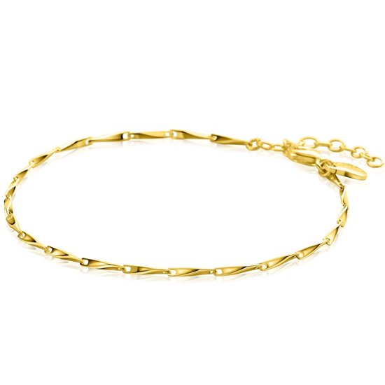 Een gouden schakelarmband met platte, pijl-vormige schakels. De armband heeft een verlengketting en sluiting.