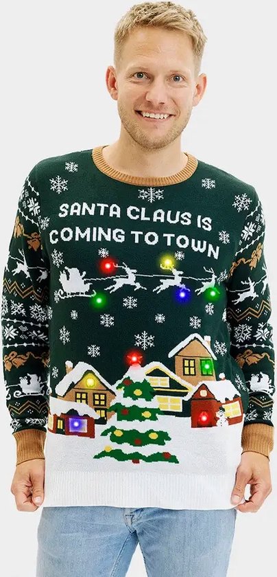 Groene kersttrui met witte boorden, de tekst 'SANTA CLAUS IS COMING TO TOWN' en lichtjes.