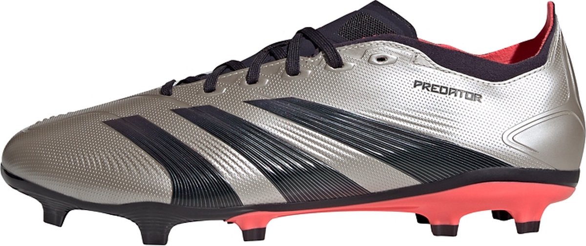 adidas Predator League voetbalschoenen in grijs met zwarte strepen en rode details, maat 44, voor firm ground.