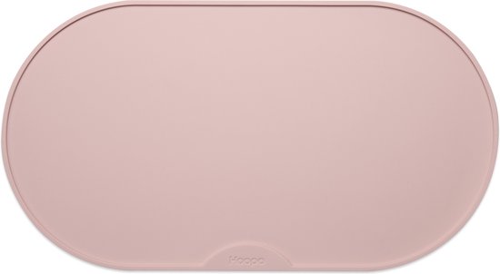 Een roze, ovale placemat met anti-sliprand en het Hoopo-logo.