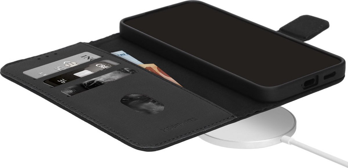 Mobiparts Telefoonhoesje geschikt voor Apple iPhone 15 MagSafe Hoesje Echt Leer | Mobiparts Wallet Bookcase Portemonnee | Geschikt voor MagSafe | Geschikt voor Draadloos Opladen met Magnetische Ring | Geschikt voor MagSafe Case - Zwart