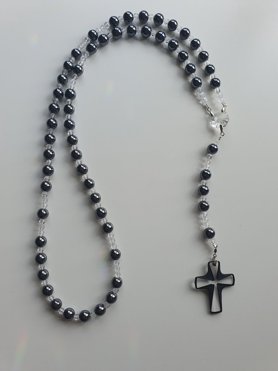 Rozenkrans, Paternoster gemaakt met een kruis van Swarovski kristal en Hematiet halfedelsteen kralen en o.a. kristallen van Swarovski. (gebedssnoer, kruisteken, Meditatie, spiritueel, geloof, geloofsteken, Cadeau.