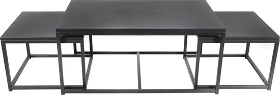Trois tables noires, une grande rectangulaire et deux plus petites carrées, disposées en ligne.