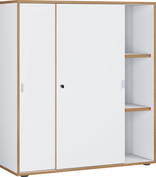 Witte kast met houten ombouw, twee schuifdeuren en open schappen aan de rechterkant.