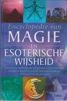 Boekomslag met de titel 'Encyclopedie van MAGIE EN ESOTERISCHE WIJSHEID' door Cassandra Eason. Diverse afbeeldingen van een geometrisch figuur, Stonehenge en bloemen.
