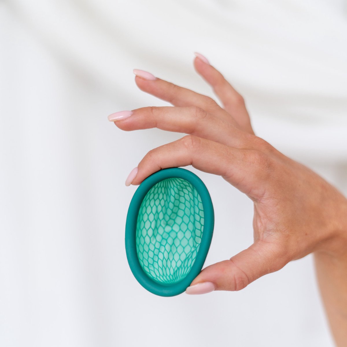 Menstruatiedisc Lotties Period - Maat L - 100% medische siliconen - Ook te gebruiken met een spiraal - De herbruikbare menstruatie disc is een duurzaam alternatief voor tampons.