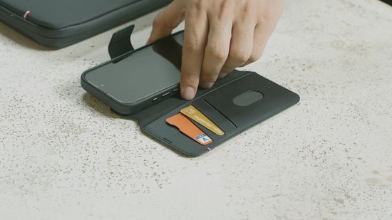 DECODED Étui portefeuille amovible en cuir pour iPhone 16 Pro Max – Étui magnétique amovible 2 en 1 avec porte-cartes – Cuir ECCO de Premium – Compatible avec MagSafe – Zwart