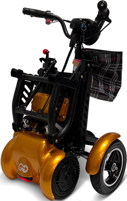 Gouden opvouwbare scootmobiel, in de lengte opgevouwen, met zwarte details en mandje.