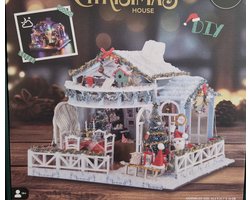 bouw je eigen kersthuisje Miniatuur Bouwpakket Volwassenen kerst huis - Modelbouw - Knutselen – Poppenhuis - DIY Dollhouse leuk voor de donkere dagen