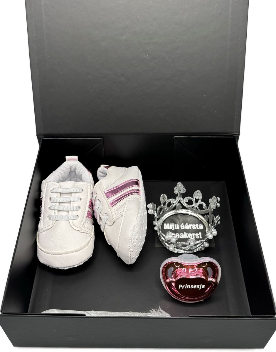 Kraamcadeau meisje, Mijn éérste sneakers - geboorte cadeau met babysneakers en speen