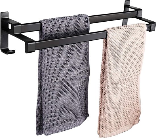 Zwart dubbel handdoekenrek met een grijze en een lichtroze handdoek.