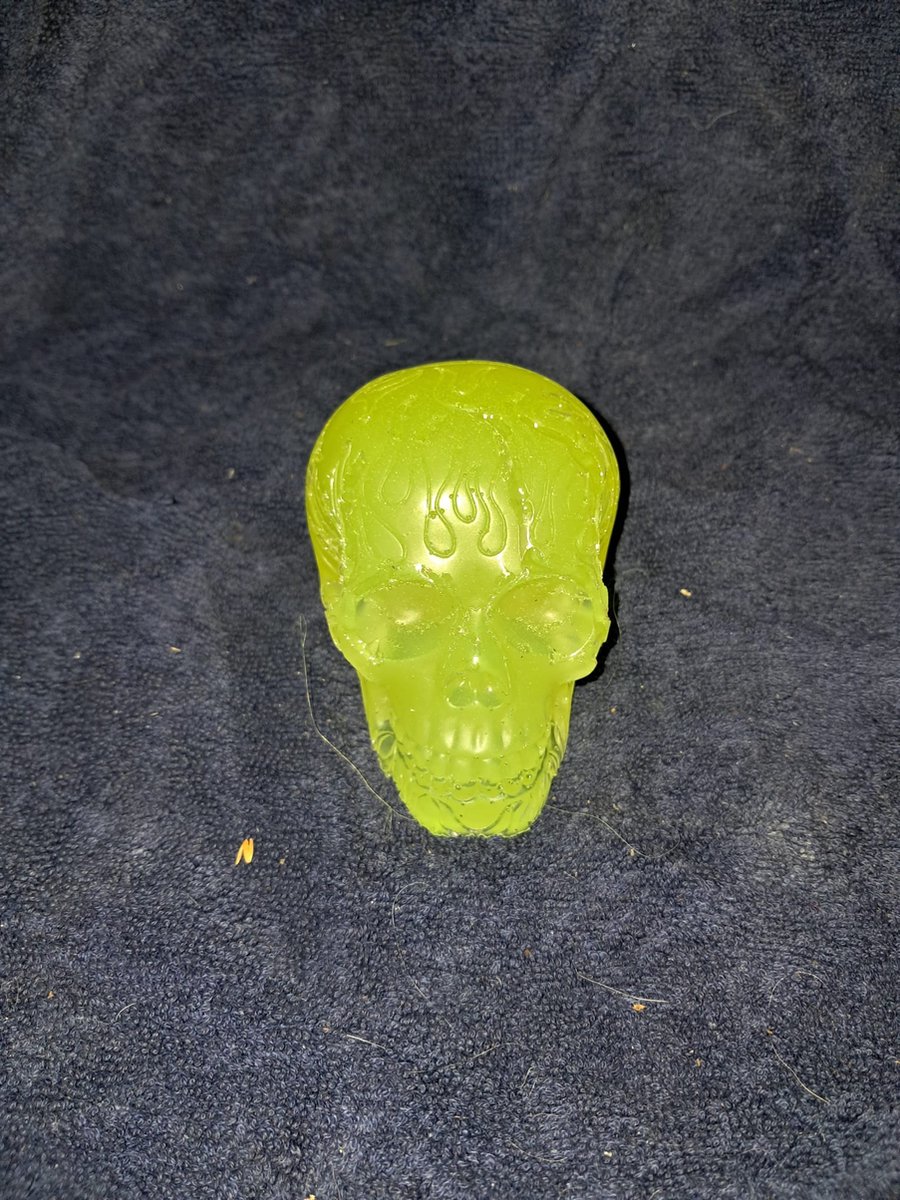 starwolf, skull met vlammen, glow in the dark geel, halloween, decoratie, geschenk